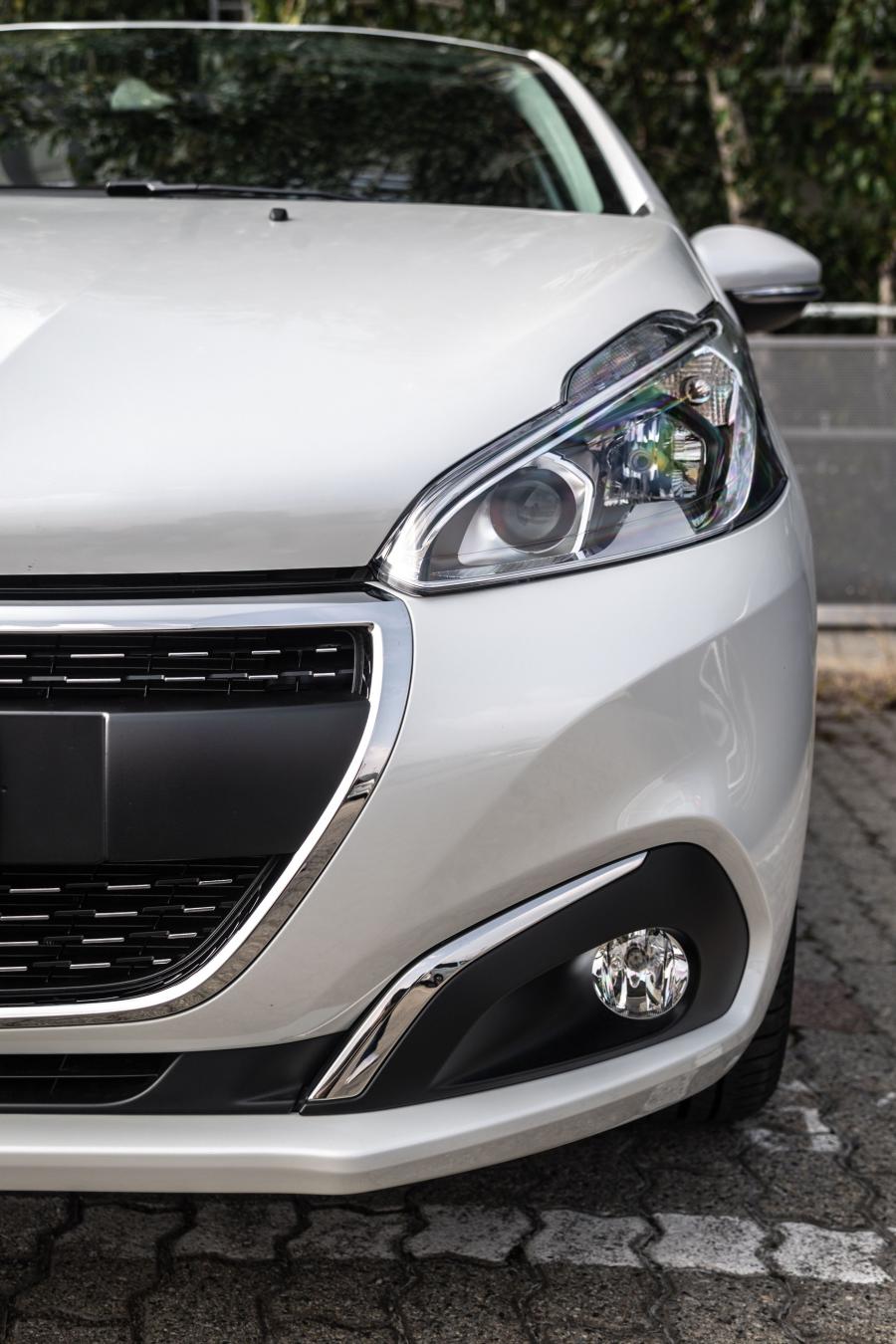 Детали экстерьера Peugeot 208 Signature 2018 года  (фото 7 из 17)